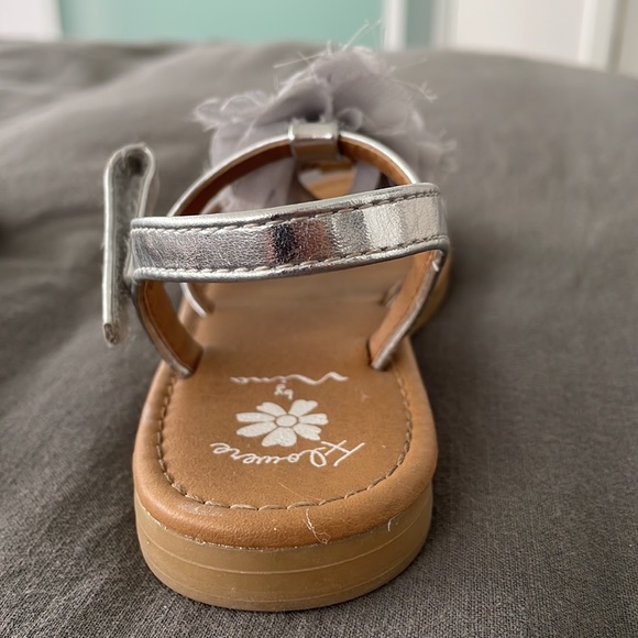 Flowers by Nina Silver Annabel Dressy Sandals Flats with Bow Girls Size 11 - Picture 5 of 6